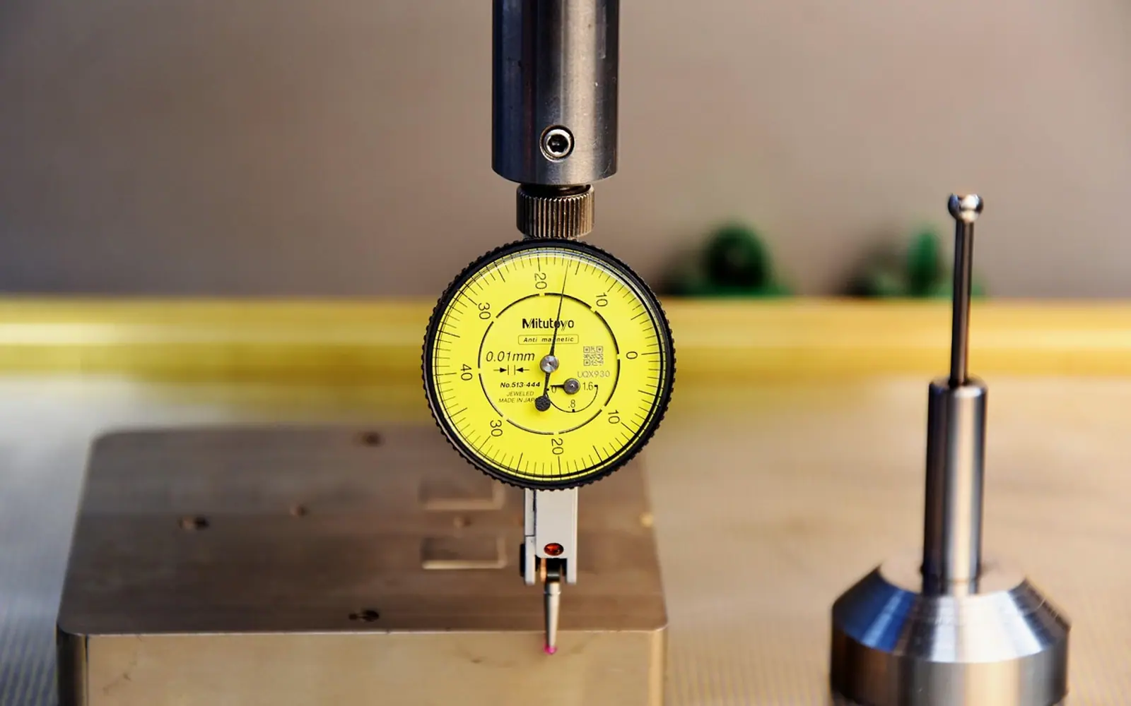 Gauge, button and probe